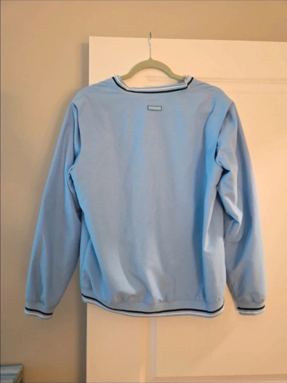 Liz Claiborne Light Blue V-Neck Windbreaker by Liz Claiborne - Picture 3 of 3